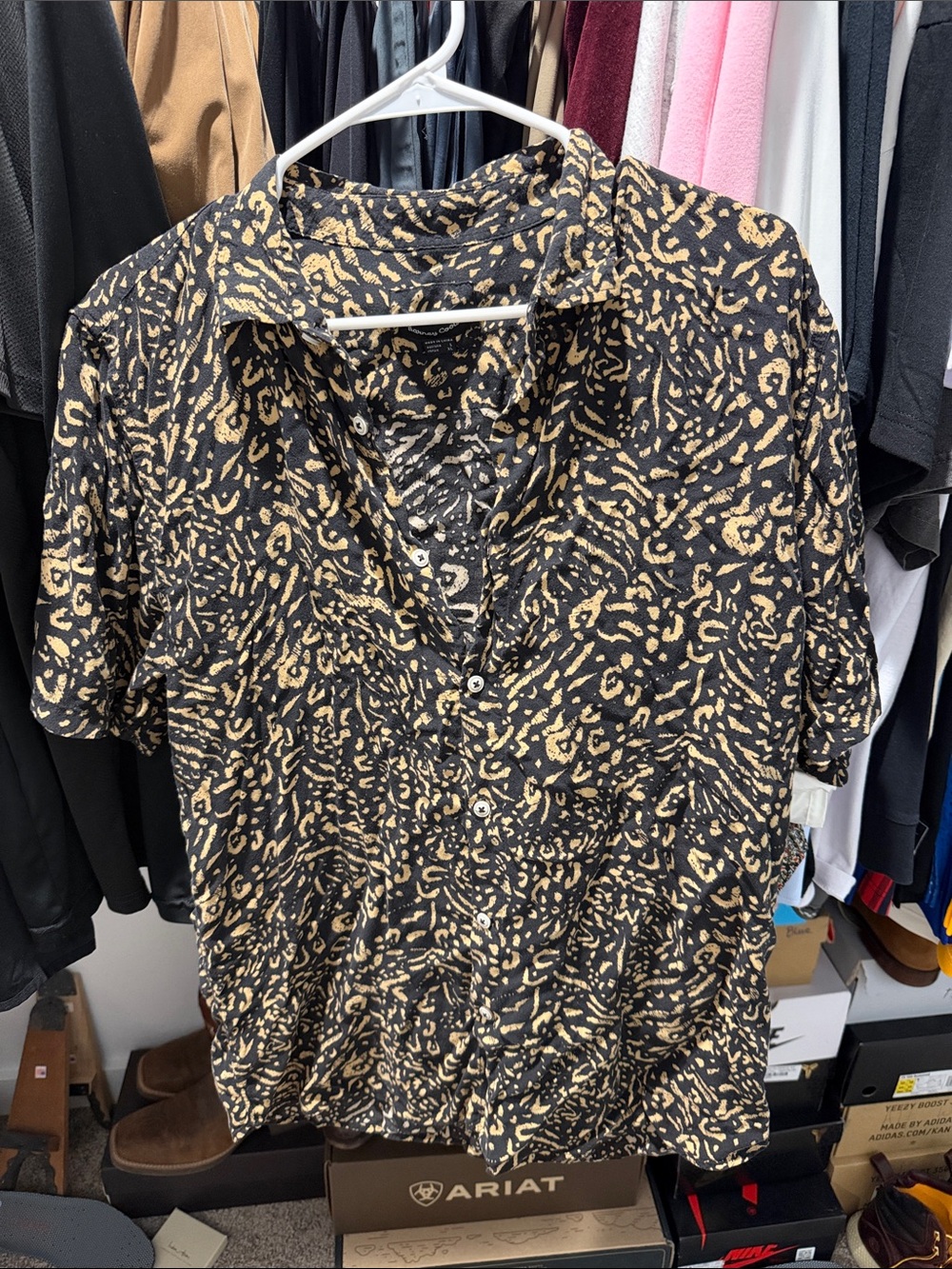 Barney Cools Black and Tan Abstract Print Short-Sleeve Button-Down Shirt
